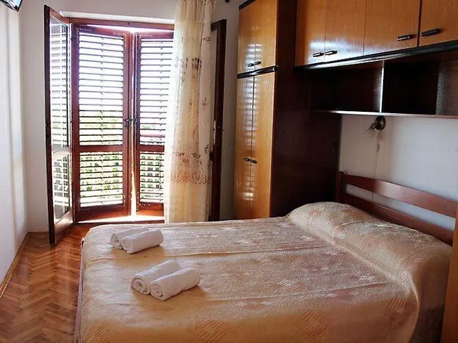 Apartments Stella - Three-Bedroom Apartment With Balcony And Terrace