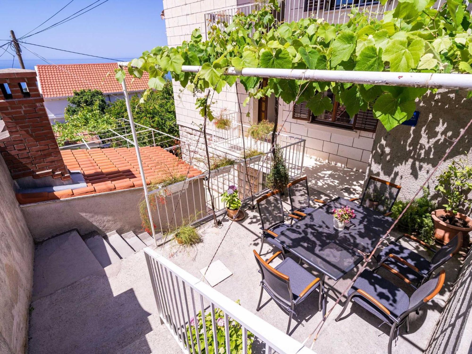Stella - Three-bedroom With Balcony And Terrace Apartment