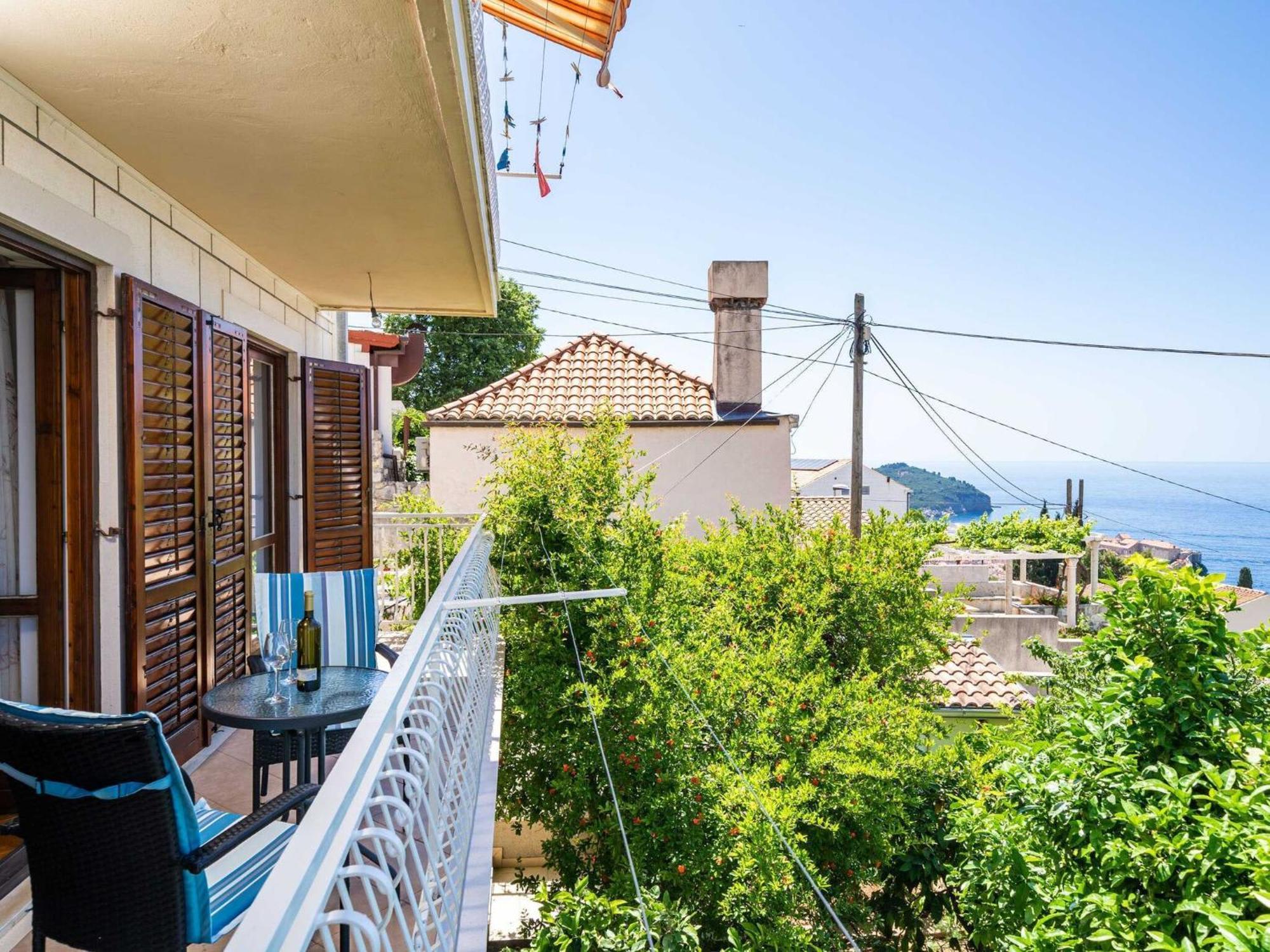 Stella - Three-bedroom With Balcony And Terrace *