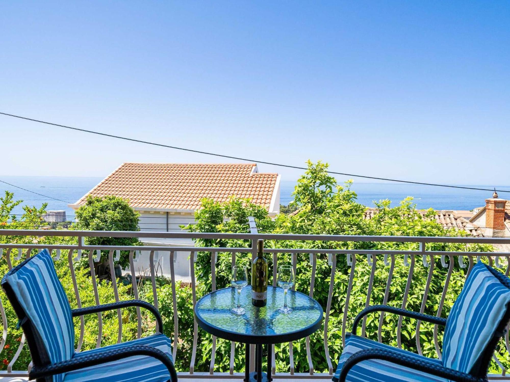 Stella - Three-bedroom With Balcony And Terrace *