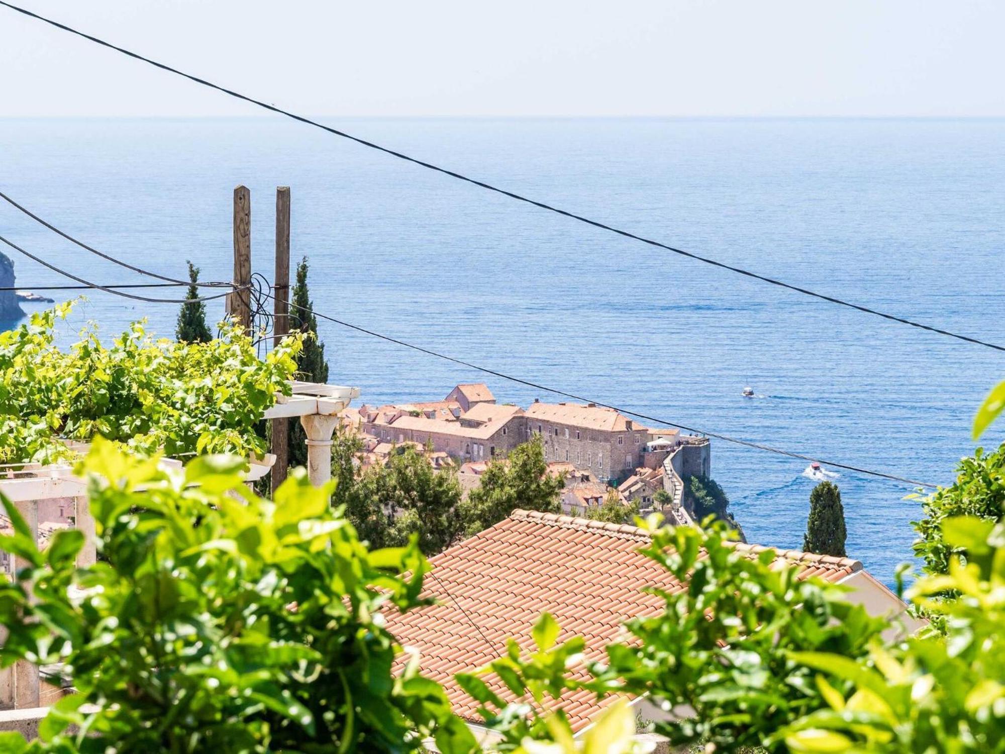 Stella - Three-bedroom With Balcony And Terrace