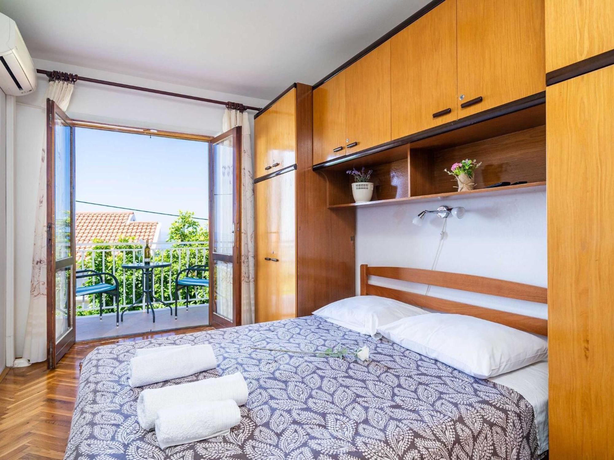Stella - Three-bedroom With Balcony And Terrace Apartment