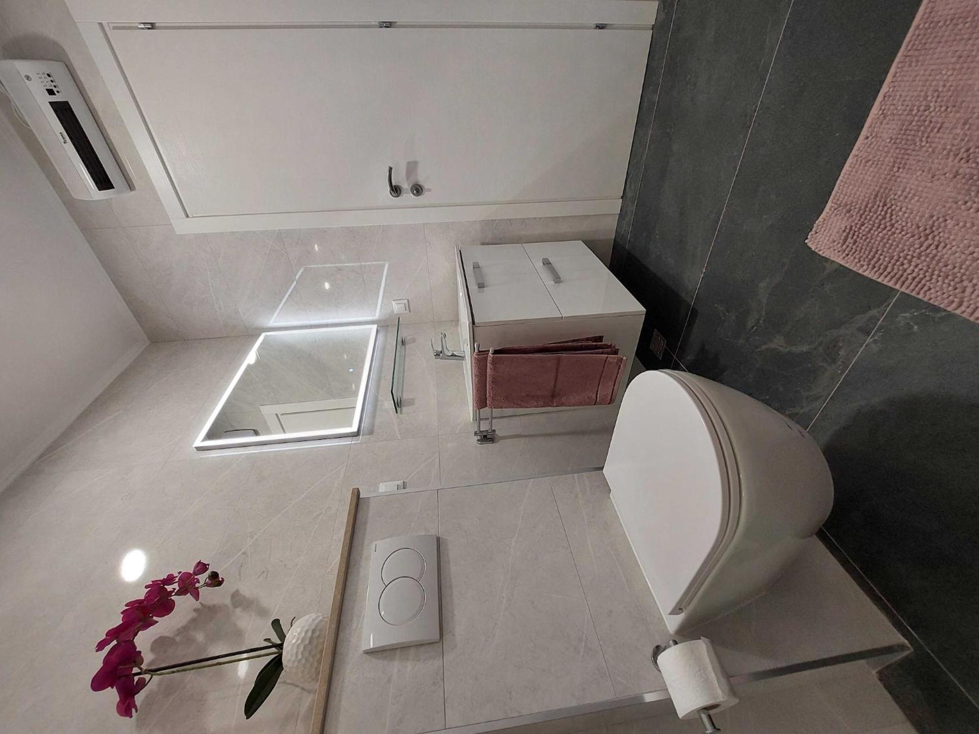 Stella - Three-bedroom With Balcony And Terrace *