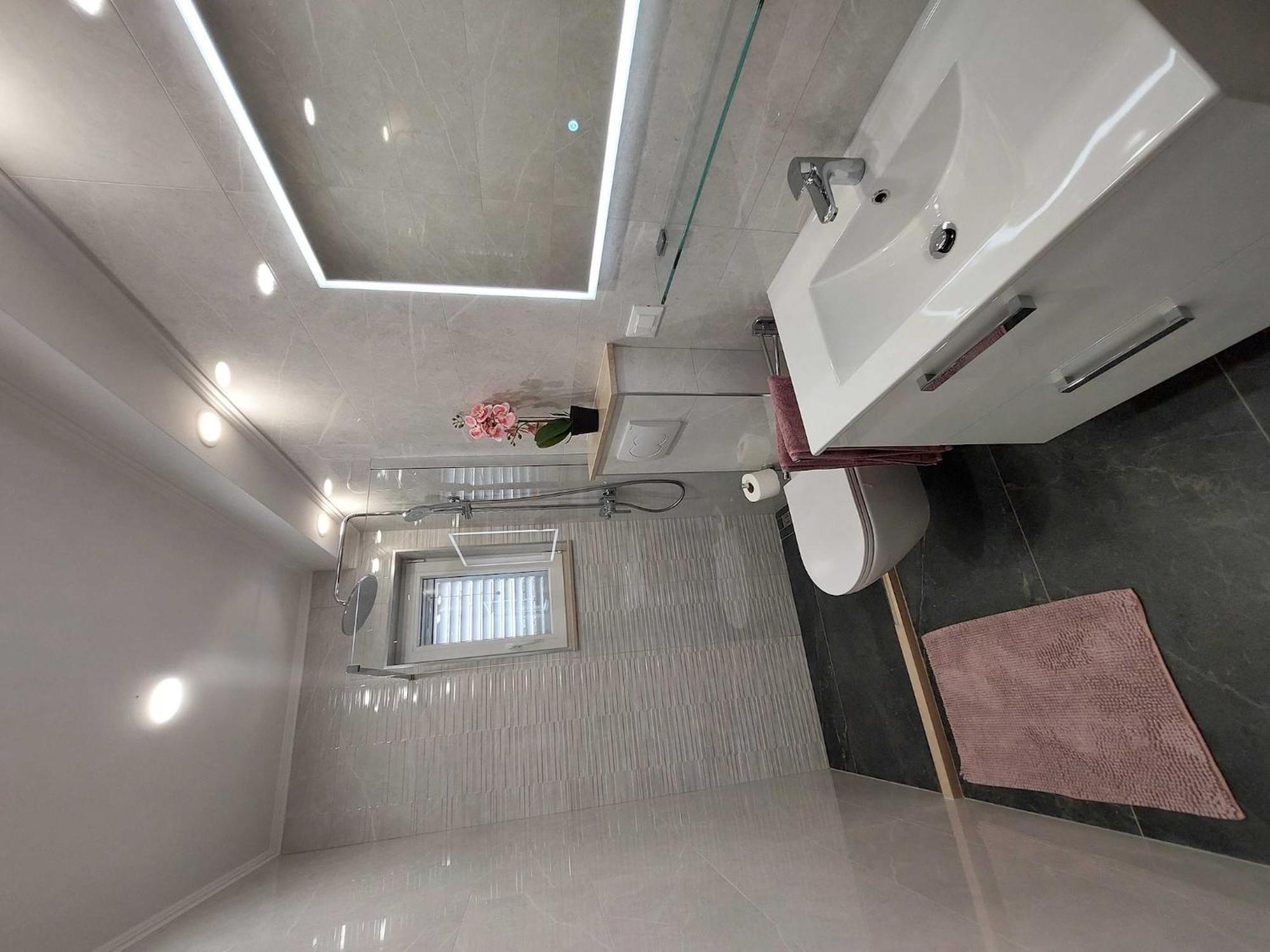 Stella - Three-bedroom With Balcony And Terrace